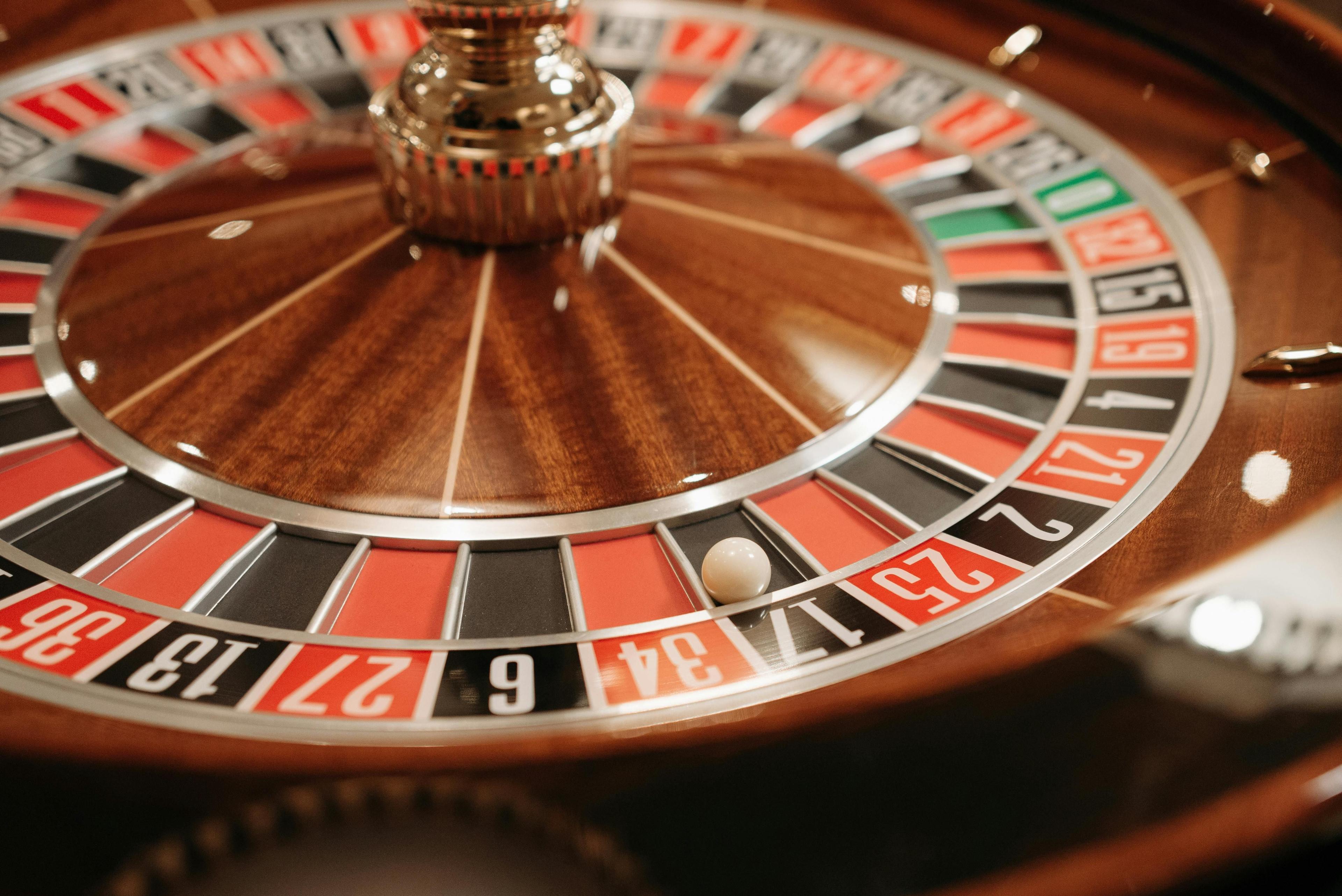 Ponadczasowe klasyki: Najpopularniejsze gry stołowe w kasynach online