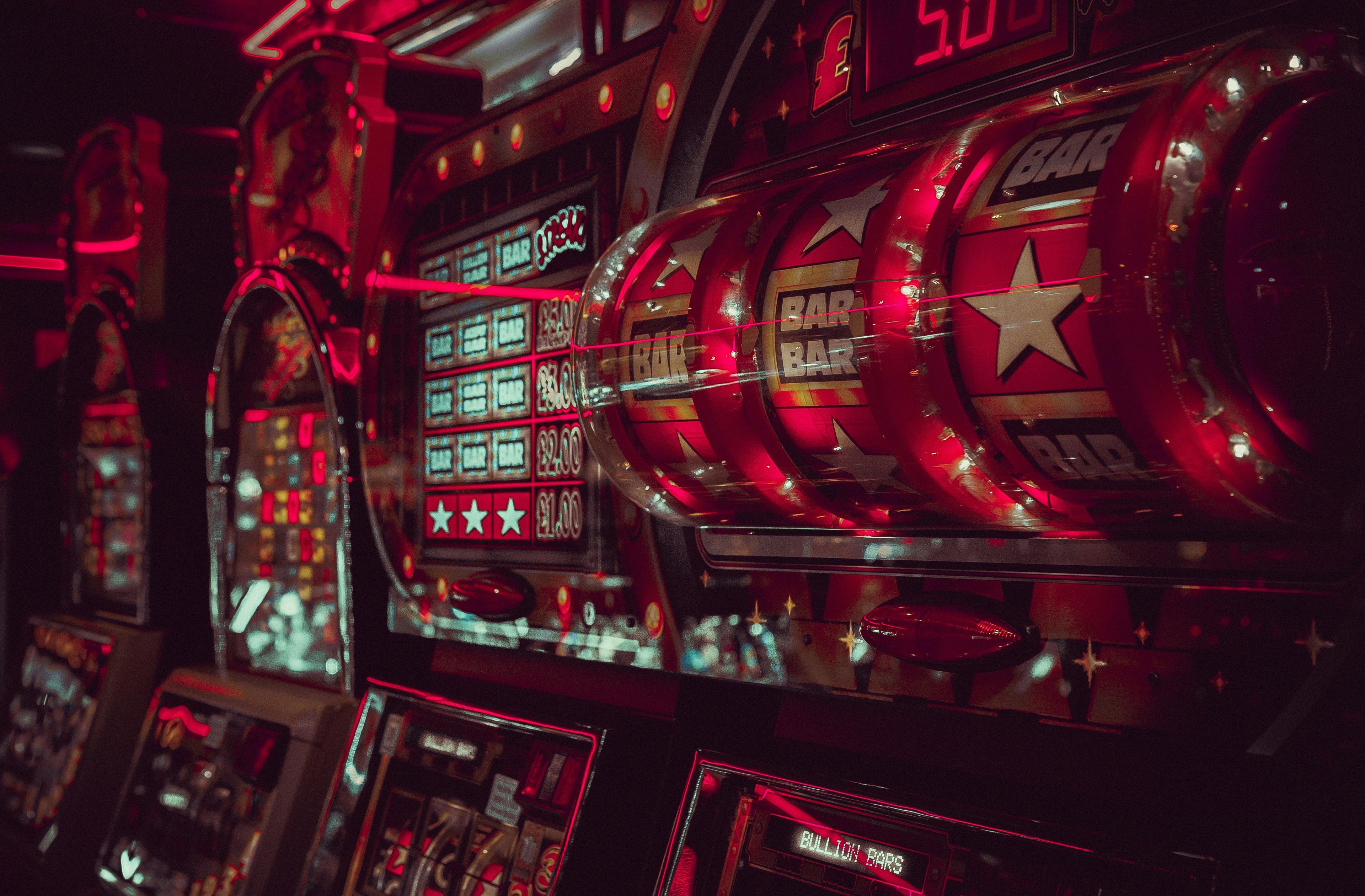 Bonusy powitalne: Jak kasyna online nagradzają nowych użytkowników?