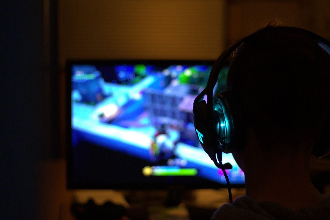 Wskazówki, triki i strategie: Jak zawartość gier online pomaga graczom