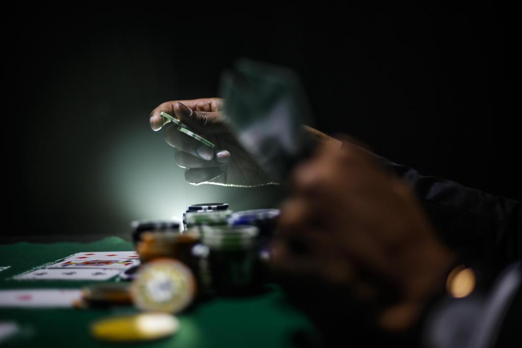 Dlaczego ludzie lubią grać w kasynach online?