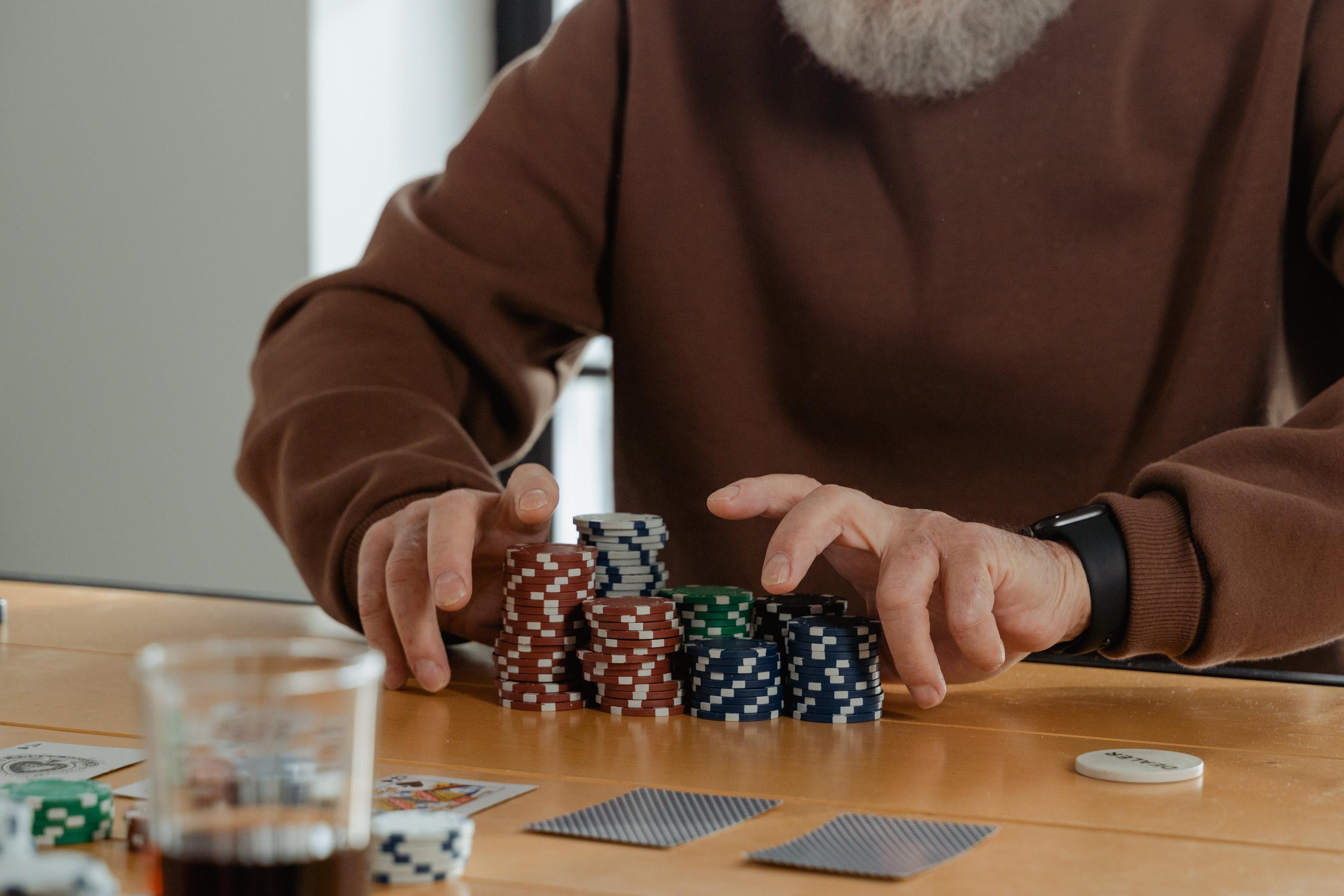 Król gier karcianych - spojrzenie na świat pokera