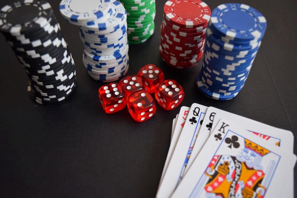 Jaki jest związek między hazardem online a kasynami online?